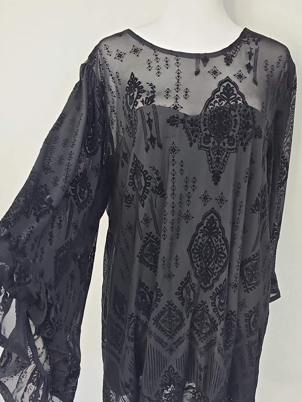 Torrid Black Burnout Wide Sleeved w Ruffle Lined Tunic Long Top Sz: 2x